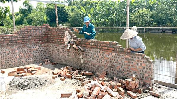Kiểm tra, xử lý vi phạm đất đai tại thôn Cẩm La