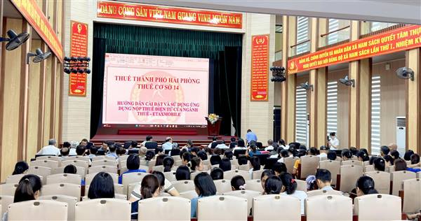 Tập huấn cài đặt và hướng dẫn nộp thuế qua ứng dụng eTax Mobile tại xã Nam Sách