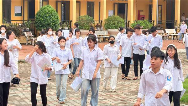 Ngày thi đầu tiên Kỳ thi tốt nghiệp THPT năm 2026 tại Nam Sách diễn ra an toàn, nghiêm túc