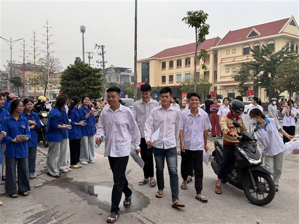 Ghi nhận không khí buổi thi môn tự chọn tại các điểm thi trên địa bàn xã Nam Sách