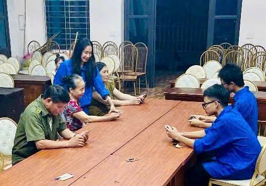 Tuổi trẻ Nam Sách duy trì các điểm hỗ trợ người dân trong chiến dịch “Mùa hè số cùng VNeID”