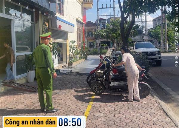 Công an xã Nam Sách tăng cường tuyên truyền, xử lý vi phạm lấn chiếm hành lang an toàn giao thông