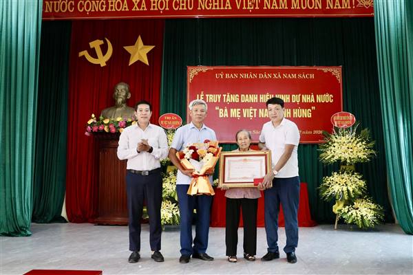 Công bố Quyết định của Chủ tịch nước và trao Bằng truy tặng danh hiệu vinh dự Nhà nước "Bà mẹ Việt Nam Anh hùng"