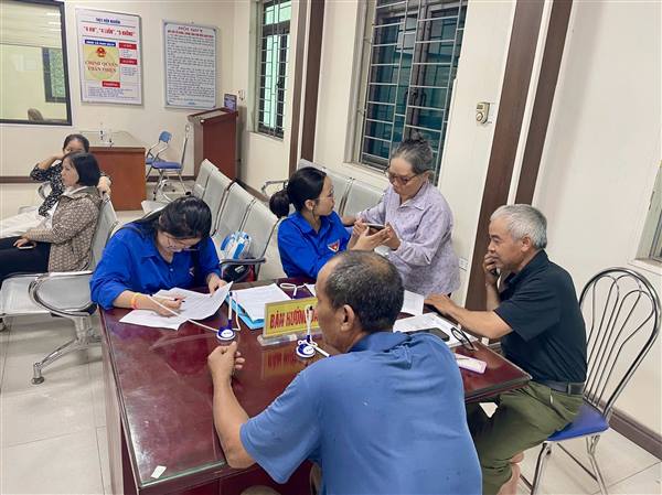 Nam Sách tăng cường hỗ trợ người dân tiếp cận dịch vụ công số