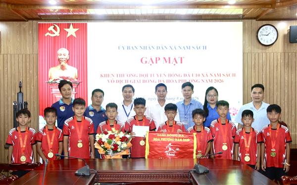 Xã Nam Sách trao thưởng cho đội bóng U10 giành chức vô địch giải Bóng đá Hoa Phượng thành phố Hải Phòng năm 2026