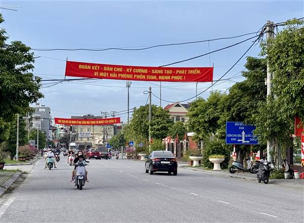 Nam Sách rực rỡ băng rôn, khẩu hiệu, cờ hoa chào mừng Cách mạng Tháng Tám và Quốc khánh 2/9