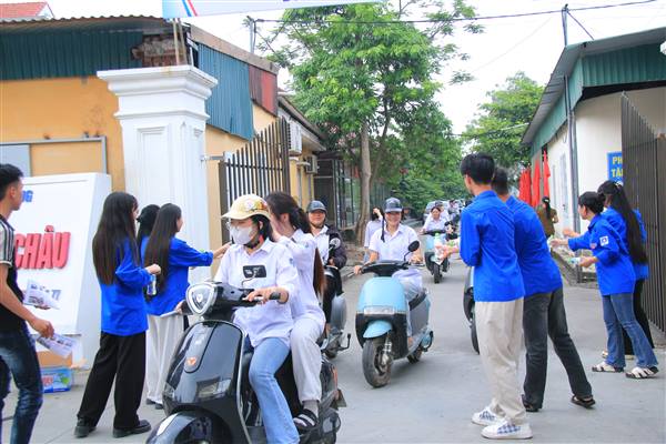 HỌC SINH NAM SÁCH CHỦ ĐỘNG XÂY DỰNG VĂN HÓA GIAO THÔNG TRƯỚC THỀM NĂM HỌC MỚI