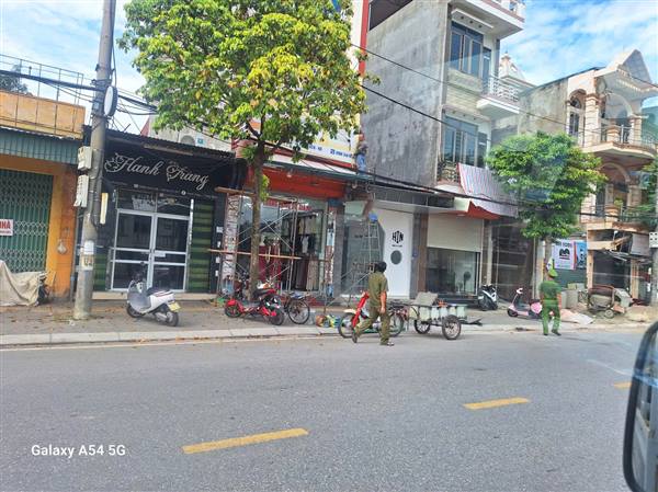UBND xã yêu cầu giải tỏa vi phạm hành lang an toàn giao thông tại 9 thôn