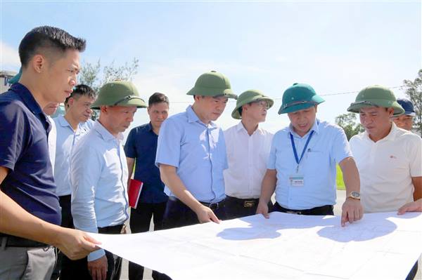 Đoàn công tác thành phố kiểm tra tiến độ các dự án, tháo gỡ vướng mắc tại cơ sở