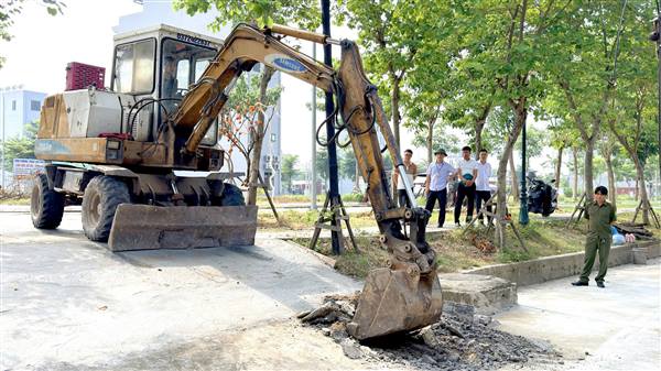 Nam Sách tháo dỡ 2 lối đi tự ý đổ bê tông tại khu đô thị phía Tây