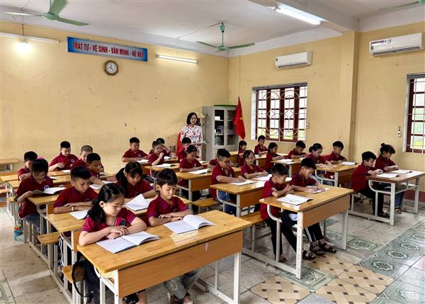 Rộn ràng ngày học đầu tiên của học sinh Nam Sách