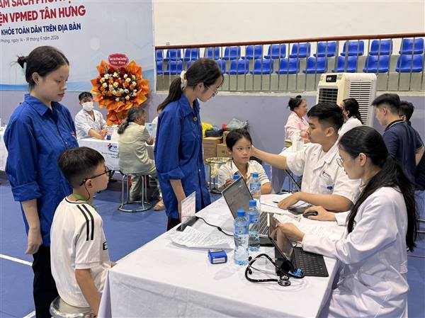 NAM SÁCH KHÁM SỨC KHỎE CHO TRẺ EM THUỘC DIỆN BẢO TRỢ XÃ HỘI