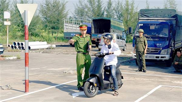 Nam Sách ra quân tuyên truyền, đào tạo kỹ năng lái xe an toàn cho học sinh