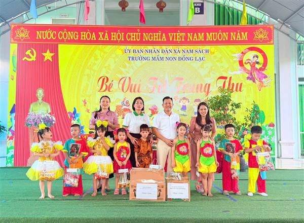 Trường Mầm non Đồng Lạc tổ chức vui Tết Trung thu cho các bé