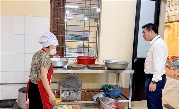 Nam Sách kiểm tra đột xuất công tác an toàn thực phẩm tại các trường học