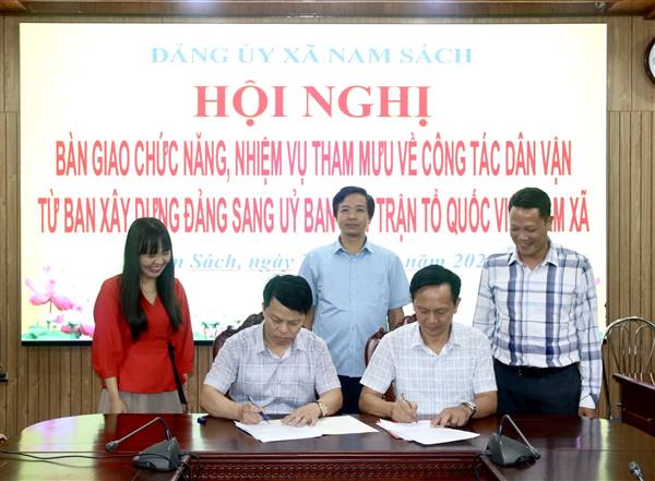 Tổ chức bàn giao chức năng, nhiệm vụ tham mưu về công tác dân vận từ Ban Xây dựng Đảng sang Uỷ ban MTTQ Việt Nam xã