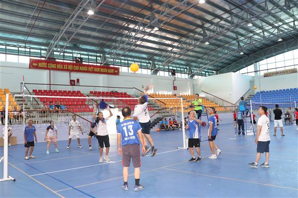 Sôi nổi Giải bóng chuyền hơi trung cao tuổi xã Nam Sách lần thứ nhất năm 2026