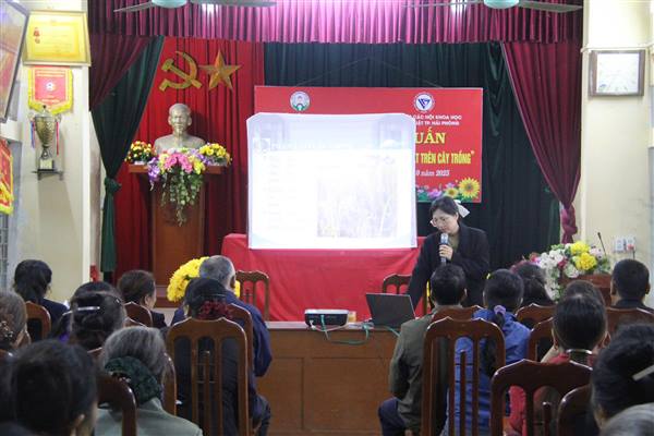 TẬP HUẤN CHUYỂN GIAO KHOA HỌC KỸ THUẬT TRÊN CÂY CÂY TRỒNG VÀ SẢN XUẤT LÚA VỤ CHIÊM XUÂN.