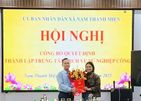 HỘI NGHỊ CÔNG BỐ QUYẾT ĐỊNH TỔ CHỨC LẠI TRUNG TÂM DỊCH VỤ SỰ NGHIỆP CÔNG VÀ CÔNG TÁC CÁN BỘ.