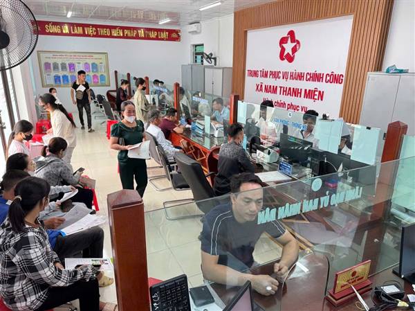 TRUNG TÂM PHỤC VỤ HÀNH CHÍNH CÔNG KHÔNG NGỪNG NỖ LỰC PHỤC VỤ NHÂN DÂN 

