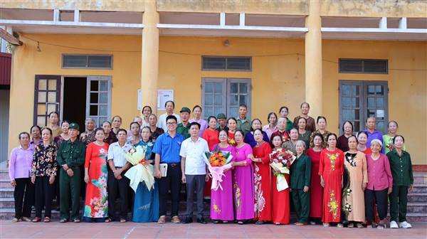 BAN CÔNG TÁC NỮ HỘI CỰU THANH NIÊN XUNG PHONG XÃ NAM THANH MIỆN GẶP MẶT, KỶ NIỆM 96 NĂM NGÀY THÀNH LẬP HỘI LIÊN HIỆP PHỤ NỮ VIỆT NAM