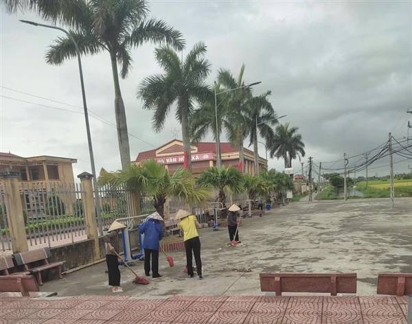 CÁC THÔN TÍCH CỰC RA QUÂN TỔNG DỌN VỆ SINH MÔI TRƯỜNG HƯỚNG TỚI KỶ NIỆM 136 NĂM NGÀY SINH CHỦ TỊCH HỒ CHÍ MINH