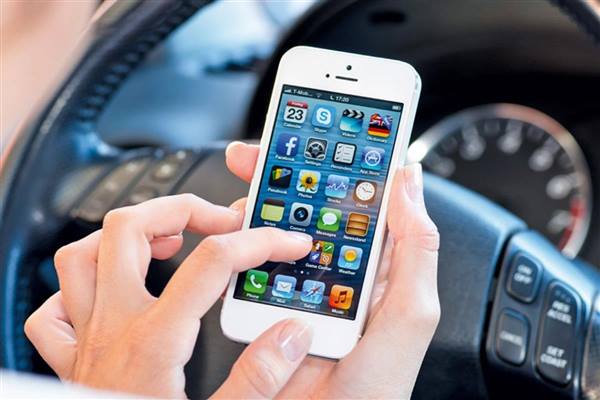HỖ TRỢ 400.000 ĐIỆN THOẠI THÔNG MINH CHO HỘ NGHÈO, HỘ CẬN NGHÈO