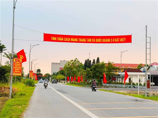 THÁNG TÁM TRÊN QUÊ HƯƠNG NAM THANH MIỆN