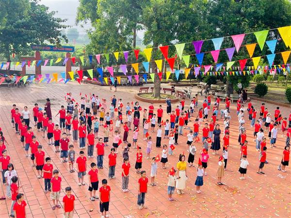 HƠN 3.000 HỌC SINH XÃ NAM THANH MIỆN ĐỒNG LOẠT TỰU TRƯỜNG, SẴN SÀNG BƯỚC VÀO NĂM HỌC MỚI