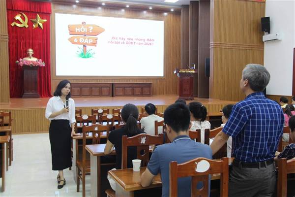 ĐẢNG ỦY XÃ NAM THANH MIỆN TỔ CHỨC HỘI NGHỊ TẬP HUẤN LÝ LUẬN CHÍNH TRỊ HÈ NĂM 2026