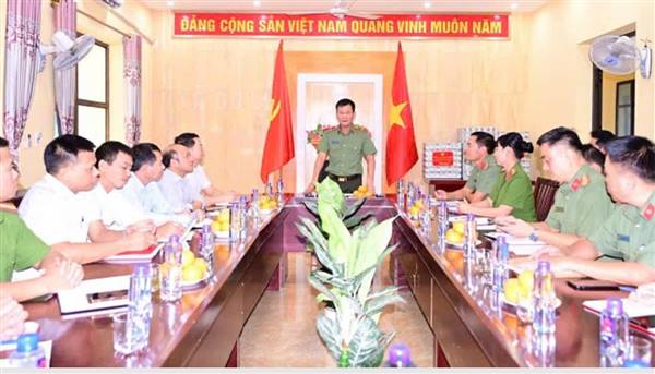 Chiều 22/10, Thiếu tướng Bùi Quang Bình - Bí thư Đảng uỷ, Giám đốc CATP, dẫn đầu đoàn công tác CATP đã có buổi thăm, tặng quà, làm việc với Công an xã (CAX) Nghi Dương 