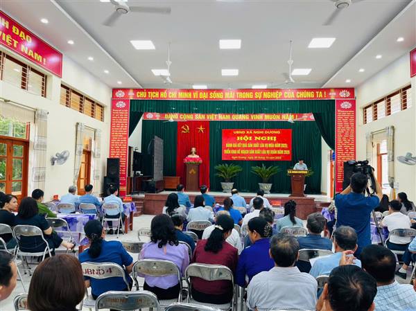 XÃ NGHI DƯƠNG TỔ CHỨC HỘI NGHỊ THĂM ĐỒNG, ĐÁNH GIÁ KẾT QUẢ SẢN XUẤT VỤ MÙA NĂM 2025; TRIỂN KHAI KẾ HOẠCH SẢN XUẤT LÚA VỤ XUÂN NĂM 2026