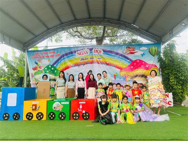 Phòng Văn hóa - Xã hội xã Nghi Dương kiểm tra công tác thực hiện phân loại rác thải tại các trường học trên địa bàn xã