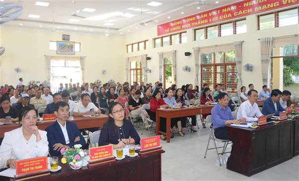 Sáng 13/11, Đảng uỷ, UBND xã Nghi Dương tổ chức Hội nghị đối thoại giữ đồng chí Bí Thư Đảng uỷ, Chủ tịch UBND xã với Nhân dân trên địa bàn năm 2025.