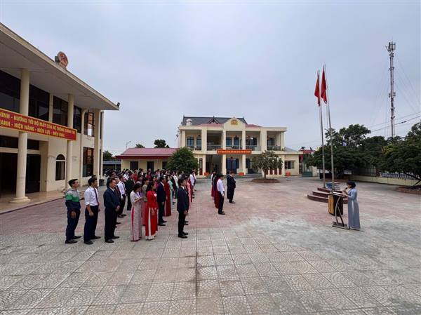 ĐẢNG ỦY XÃ NGHI DƯƠNG TỔ CHỨC LỄ CHÀO CỜ, HÁT QUỐC CA VÀ SINH HOẠT DƯỚI CỜ THÁNG 11 NĂM 2025