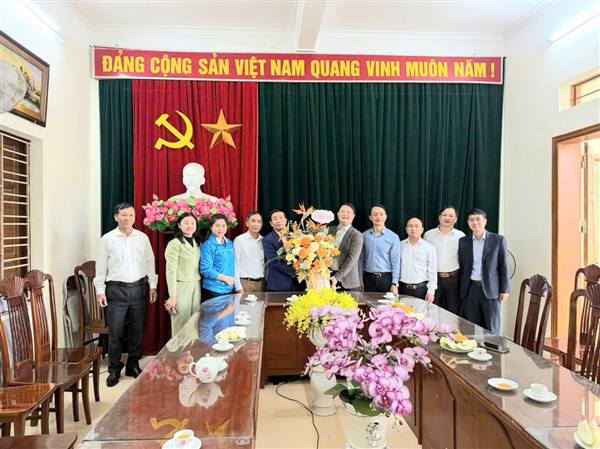 Lãnh đạo xã Nghi Dương chúc mừng kỷ niệm 95 năm Ngày truyền thống Mặt trận Tổ quốc Việt Nam (18/11/1930 – 18/11/2025) Nhân kỷ niệm 95 năm Ngày truyền thống Mặt trận Tổ quốc Việt Nam (18/11/1930 – 18/11/2025)