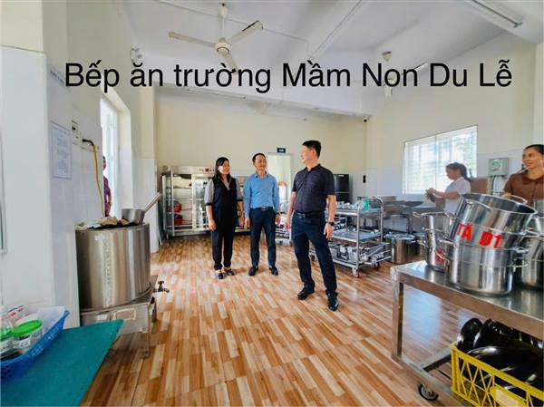 Sáng ngày 23/9/2025, Đoàn kiểm tra của Đảng ủy xã Nghi Dương do Đ/c Phạm Trung Huy– Bí thư Đảng ủy, Chủ tịch HĐND xã; Đ/c Lê Văn Dũng – Phó Bí thư Thường trực Đảng ủy làm Trưởng đoàn cùng các đồng chí lãnh đạo và chuyên viên Văn phòng Đảng ủy kiểm tra công tác phân loại rác thải tại nguồn trên địa bàn xã Du Lễ (cũ) đối với 05 thôn Du Lễ; 02 Trường (Trường TH&THCS Du Lễ và Trường Mầm Non Du Lễ). 