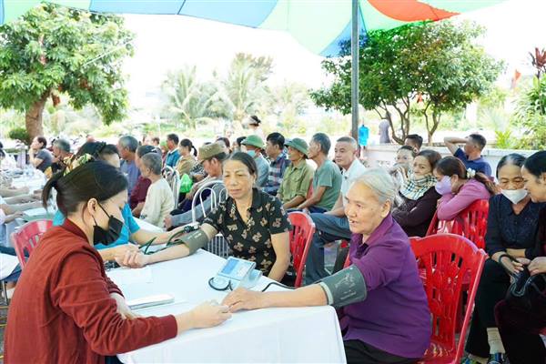 🩺 CẬP NHẬT: ĐÔNG ĐẢO NGƯỜI DÂN NGHI DƯƠNG THAM GIA KHÁM SỨC KHỎE TOÀN DÂN