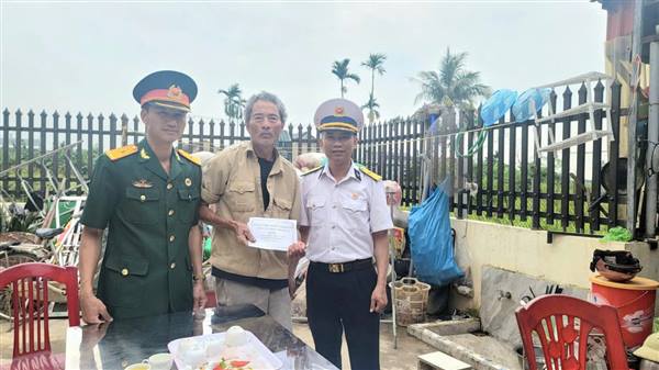 HỘI CỰU CHIẾN BINH XÃ NGHI DƯƠNG THĂM, TẶNG QUÀ NGƯỜI CÓ CÔNG, CỰU CHIẾN BINH CÓ HOÀN CẢNH KHÓ KHĂN NHÂN KỶ NIỆM 72 NĂM CHIẾN THẮNG ĐIỆN BIÊN PHỦ