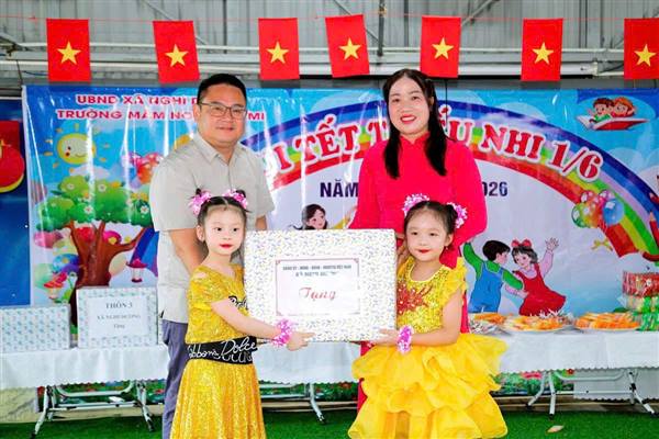 ĐỒNG CHÍ NGUYỄN THANH NGỌC - PHÓ BÍ THƯ ĐẢNG ỦY, CHỦ TỊCH UBND XÃ THĂM VÀ TẶNG QUÀ TRƯỜNG MẦM NON TƯ THỤC HỌA MY NHÂN DỊP LỄ TỔNG KẾT NĂM HỌC 2025–2026, VUI TẾT THIẾU NHI 1/6 VÀ LỄ RA TRƯỜNG CHO TRẺ 5 TUỔI