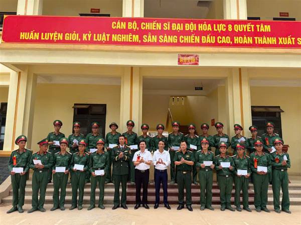 XÃ NGHI DƯƠNG THĂM, ĐỘNG VIÊN VÀ TẶNG QUÀ CHIẾN SĨ MỚI TẠI TRUNG ĐOÀN 43, SƯ ĐOÀN 395, QUÂN KHU 3