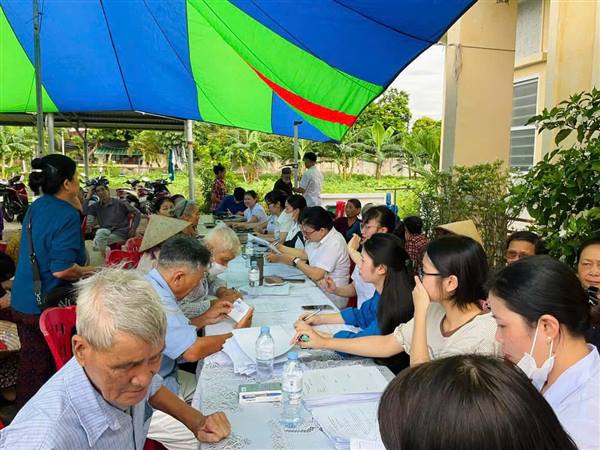 NGHI DƯƠNG CHĂM LO SỨC KHỎE NGƯỜI CAO TUỔI: KHÁM BỆNH, TẶNG QUÀ VÀ LAN TỎA YÊU THƯƠNG