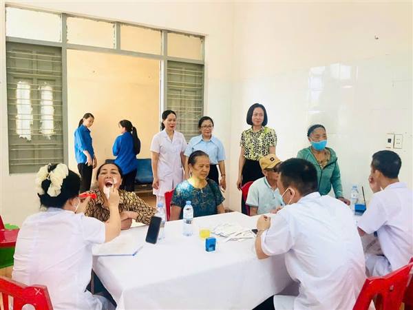 NGƯỜI CAO TUỔI XÃ NGHI DƯƠNG PHẤN KHỞI THAM GIA KHÁM SỨC KHỎE ĐỊNH KỲ