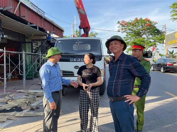 NGHI DƯƠNG CHUNG TAY LẬP LẠI TRẬT TỰ HÀNH LANG AN TOÀN GIAO THÔNG.