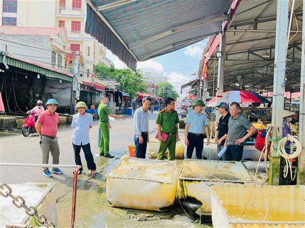 📌 XÃ NGHI DƯƠNG KIỂM TRA VIỆC CHẤP HÀNH PHÁP LUẬT VỀ BẢO VỆ MÔI TRƯỜNG, AN TOÀN GIAO THÔNG TẠI KHU VỰC CHỢ CÁ THÔN 4
