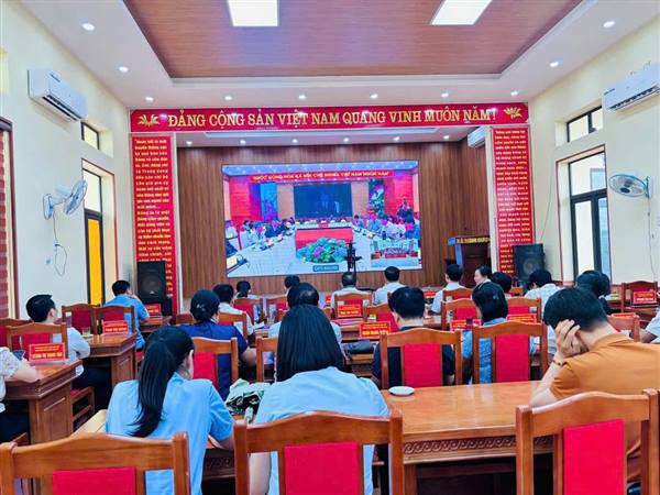 🟢 ĐẢNG ỦY XÃ NGHI DƯƠNG THAM DỰ HỘI NGHỊ TRỰC TUYẾN SƠ KẾT 01 NĂM VẬN HÀNH MÔ HÌNH TỔ CHỨC TỔNG THỂ CỦA HỆ THỐNG CHÍNH TRỊ VÀ MÔ HÌNH CHÍNH QUYỀN 03 CẤP
