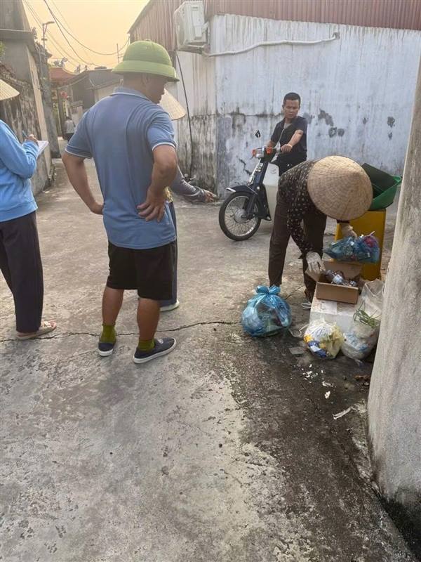 🗑️ THÔN DU LỄ 2 TĂNG CƯỜNG KIỂM TRA, TUYÊN TRUYỀN PHÂN LOẠI RÁC THẢI TẠI HỘ GIA ĐÌNH