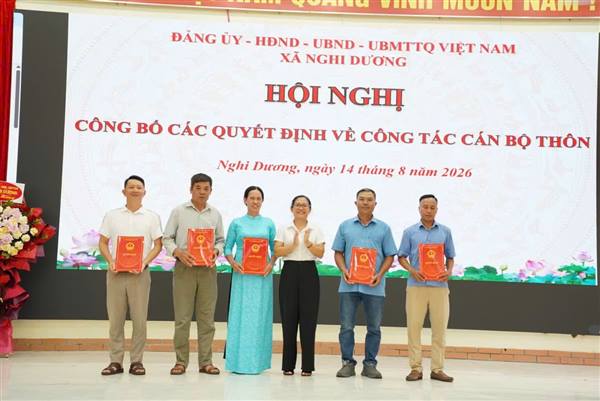 XÃ NGHI DƯƠNG TỔ CHỨC HỘI NGHỊ CÔNG BỐ, KIỆN TOÀN CÔNG TÁC CÁN BỘ THÔN