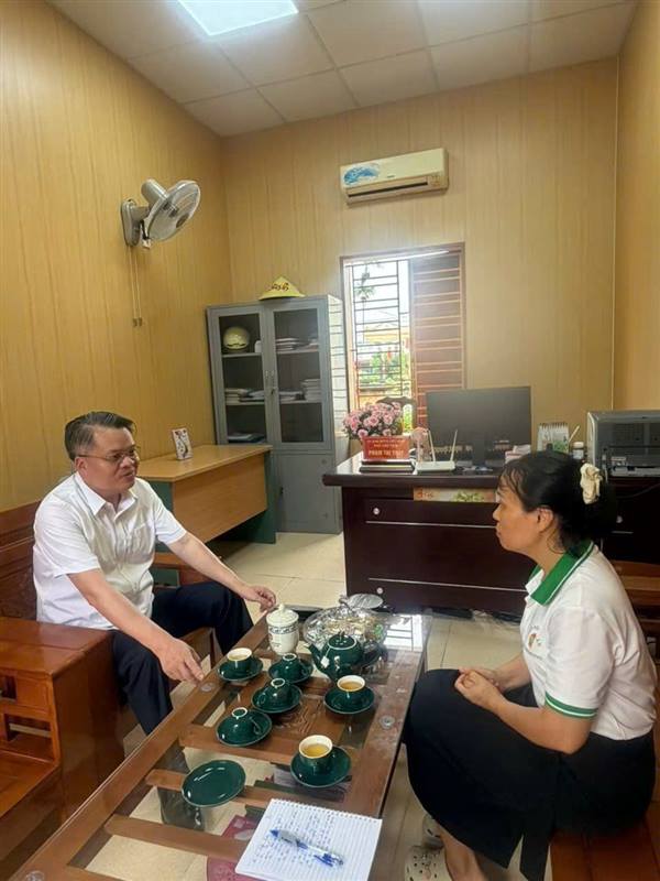 CHỦ TỊCH HỘI NÔNG DÂN THÀNH PHỐ TRỊNH VĂN THIỆN LÀM VIỆC VỚI HỘI NÔNG DÂN XÃ NGHI DƯƠNG
