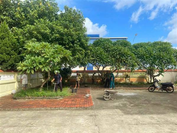 HỘI CỰU CHIẾN BINH XÃ NGHI DƯƠNG TỔ CHỨC VỆ SINH NGHĨA TRANG LIỆT SĨ